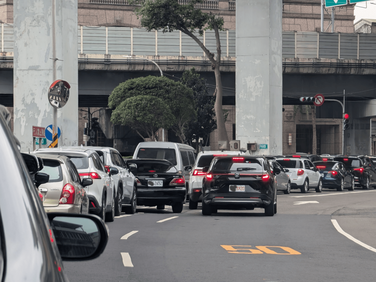 交流道上的插隊與管制：我們對待健康的「投機」與「矯枉過正」